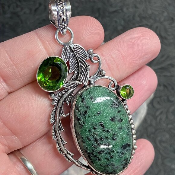 Sparkly Saualpite Zoisite Peridot Feather Pendant Stone Crystal Jewelry - Picture 4 of 6